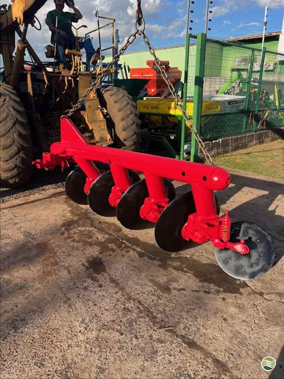 IMPLEMENTOS AGRICOLAS ARADO 4 DISCOS FIXO Cotramaq Tratores GOIOERE PARANÁ PR